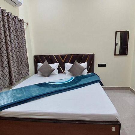 Narayani Paying Guest House Varanasi Bagian luar foto