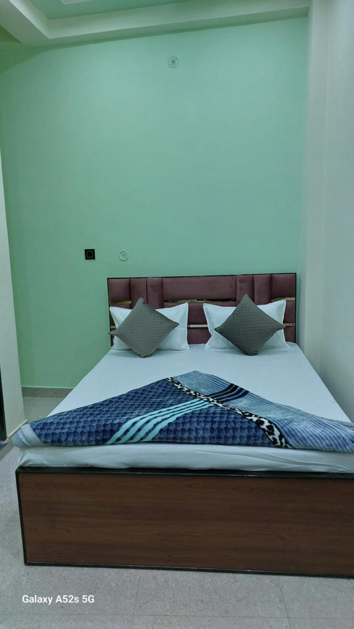 Narayani Paying Guest House Varanasi Bagian luar foto