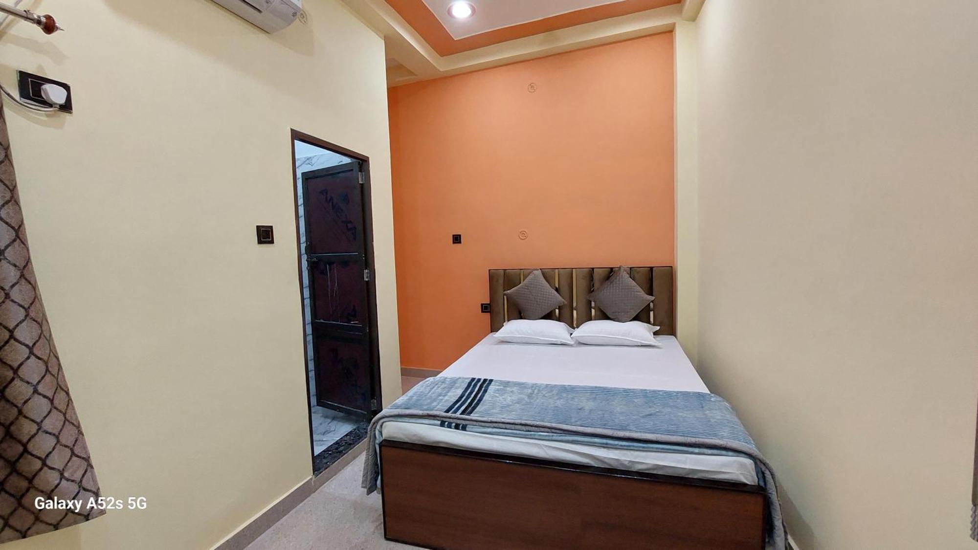 Narayani Paying Guest House Varanasi Bagian luar foto