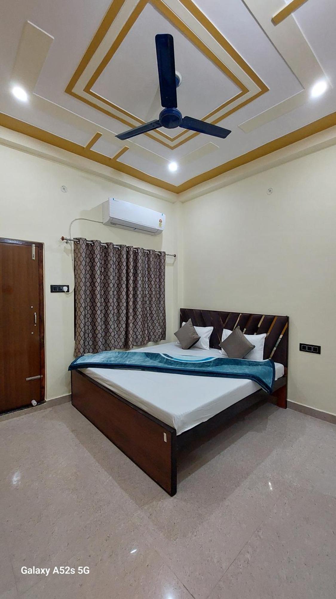Narayani Paying Guest House Varanasi Bagian luar foto