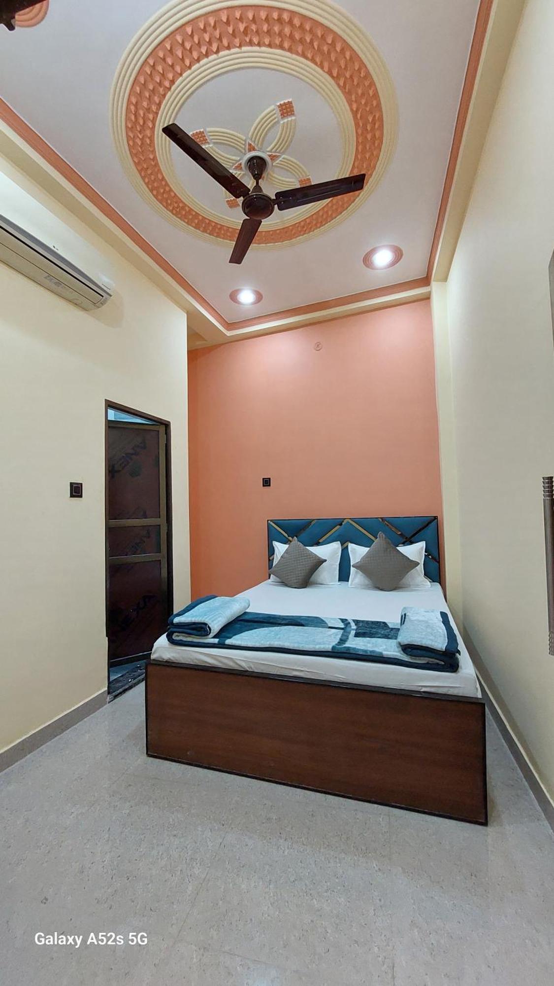 Narayani Paying Guest House Varanasi Bagian luar foto