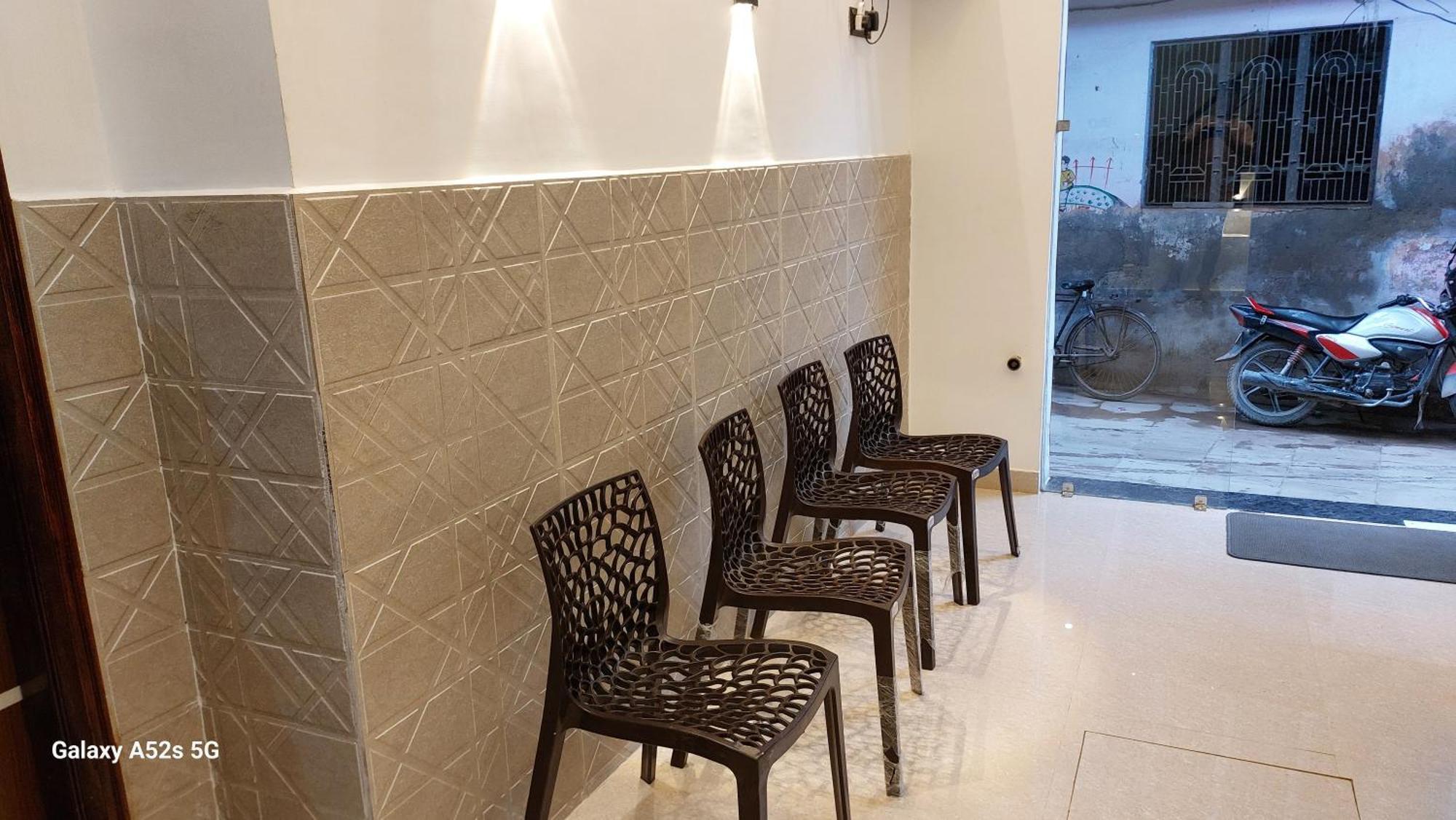 Narayani Paying Guest House Varanasi Bagian luar foto